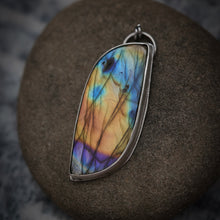 Load image into Gallery viewer, Labradorite In Sterling