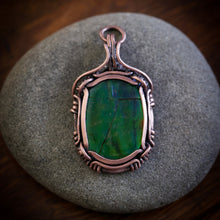Load image into Gallery viewer, Canadian Ammolite