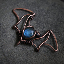 Load image into Gallery viewer, Labradorite Bat
