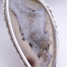 Load image into Gallery viewer, Faceted Quartz with Druzy agate
