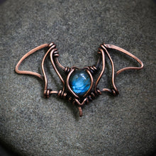 Load image into Gallery viewer, Labradorite Bat
