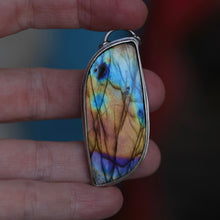 Load image into Gallery viewer, Labradorite In Sterling

