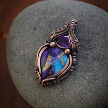 Load image into Gallery viewer, Dahlia Blue with Faceted Amethyst
