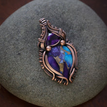 Load image into Gallery viewer, Dahlia Blue with Faceted Amethyst
