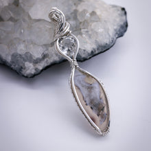 Load image into Gallery viewer, Faceted Quartz with Druzy agate
