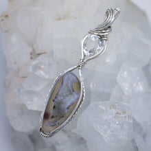 Load image into Gallery viewer, Faceted Quartz with Druzy agate
