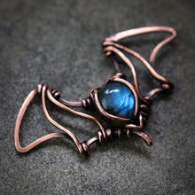 Load image into Gallery viewer, Labradorite Bat
