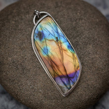 Load image into Gallery viewer, Labradorite In Sterling
