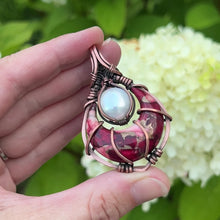 Load and play video in Gallery viewer, Dahlia Rose and bronze composite with fresh water Pearl
